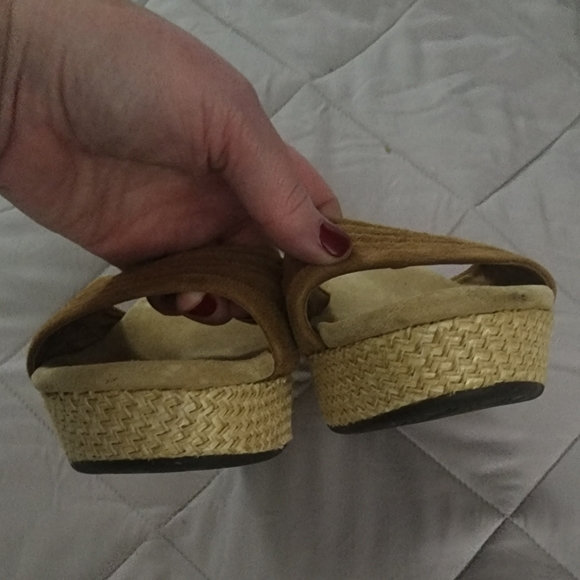 UGG slides Sz 8 - Picture 6 of 6
